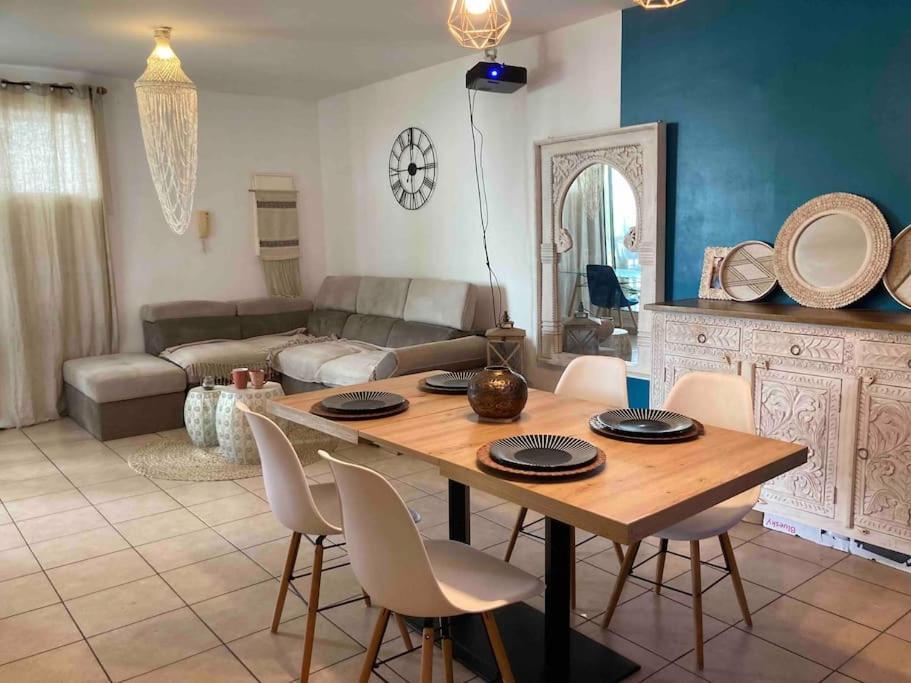 Terre Sainte : Charmant Appart 5 Min De La Plage Apartment Exterior photo
